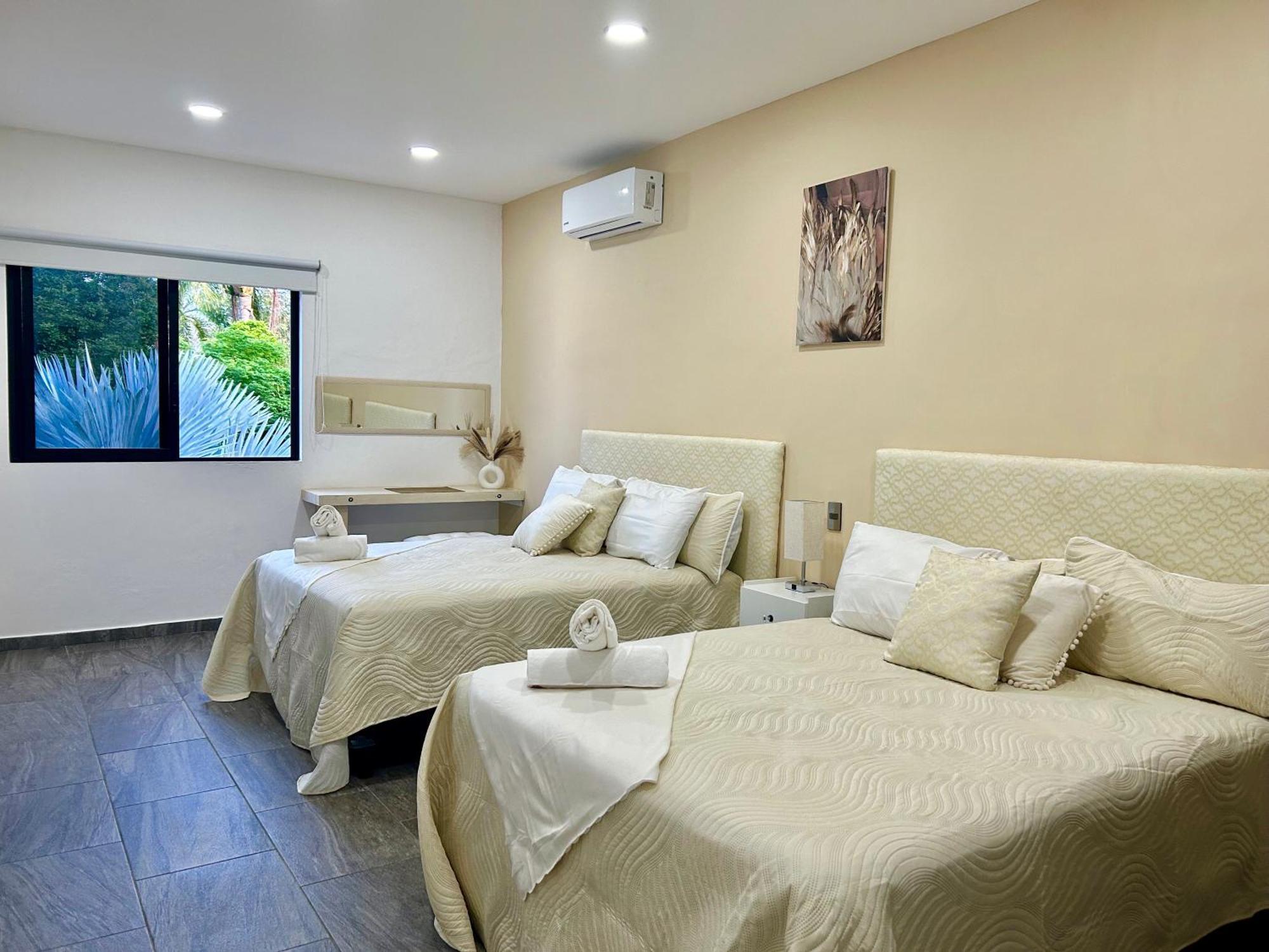 Luxury In Breakfast Shuttle Included! Private Pool Garden Private Area 5 Min 5ta 22 Pax Villa Playa del Carmen