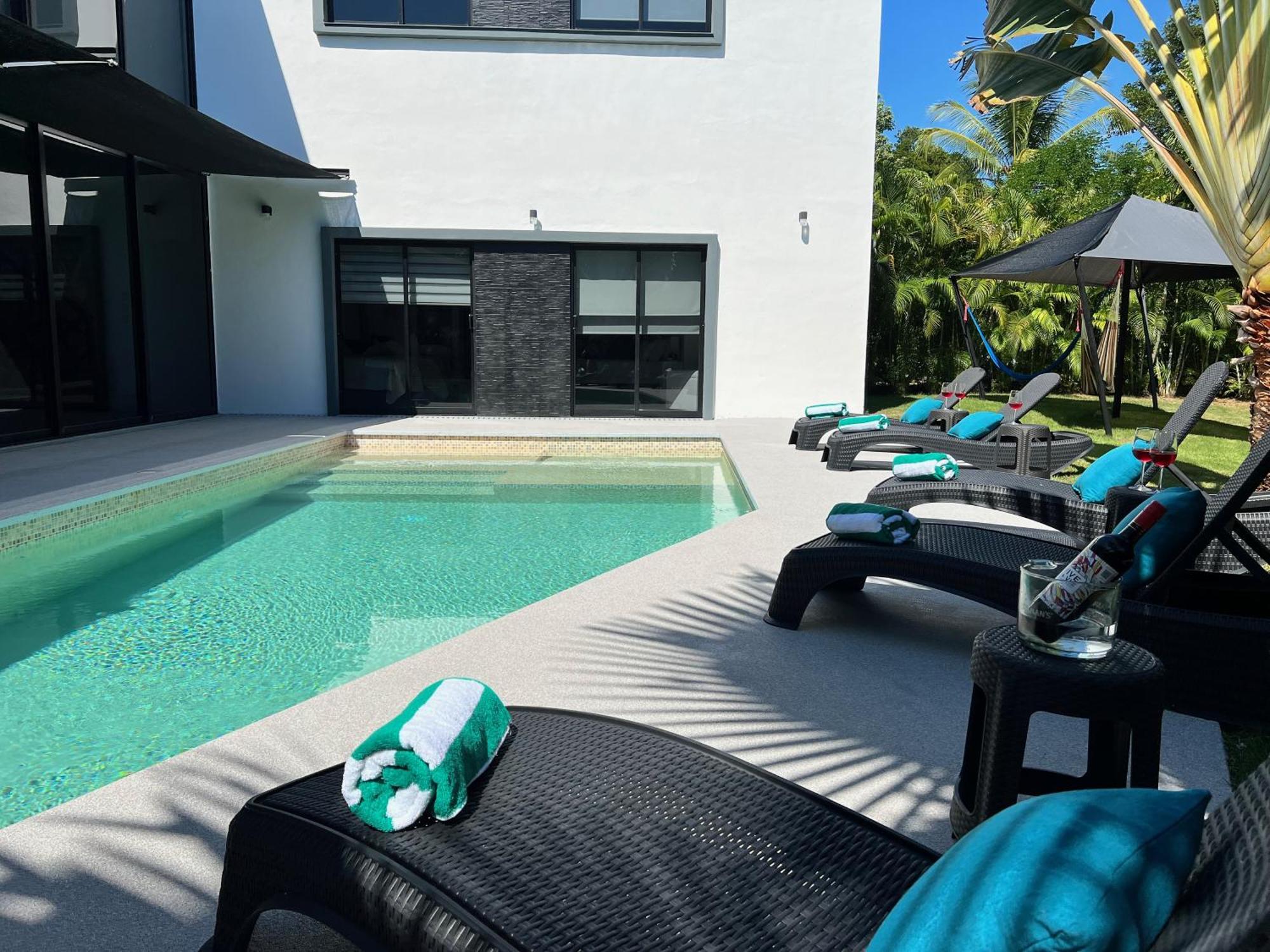Luxury In Breakfast Shuttle Included! Private Pool Garden Private Area 5 Min 5ta 22 Pax *